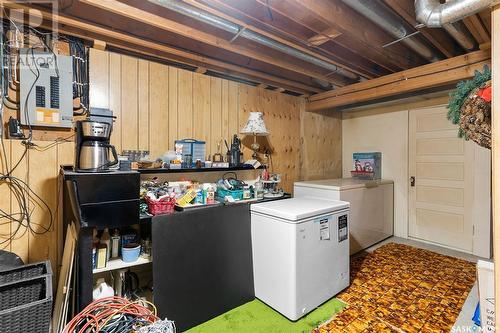 810 3Rd Street E, Watrous, SK - Indoor Photo Showing Laundry Room