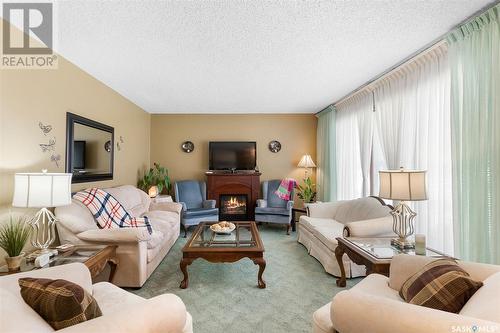 810 3Rd Street E, Watrous, SK - Indoor Photo Showing Living Room