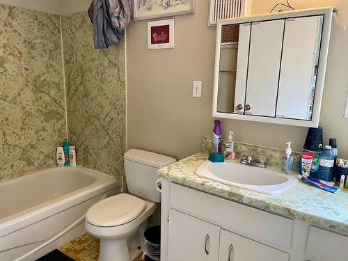 7461 7Th Street, Grand Forks, BC - Indoor Photo Showing Bathroom