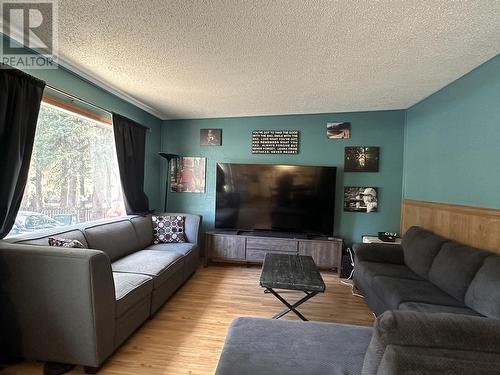 2874 Minotti Drive, Prince George, BC - Indoor Photo Showing Living Room
