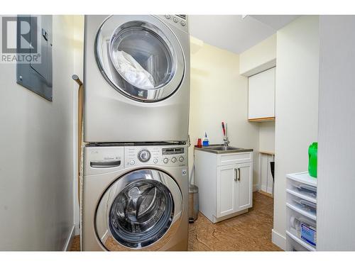 7215 Mountridge Road, Vernon, BC - Indoor Photo Showing Laundry Room
