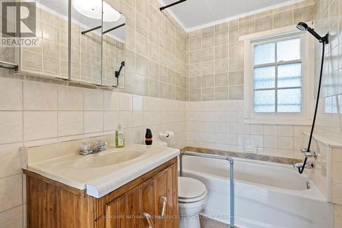 11 Beverly Street, St. Catharines, ON - Indoor Photo Showing Bathroom