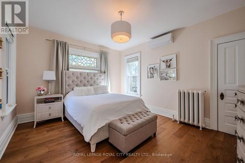 138 Dublin Street N, Guelph, ON - Indoor Photo Showing Bedroom