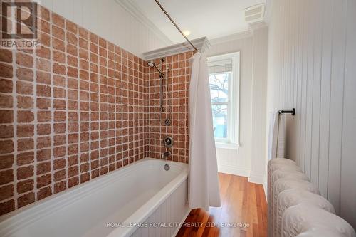 138 Dublin Street N, Guelph, ON - Indoor Photo Showing Bathroom