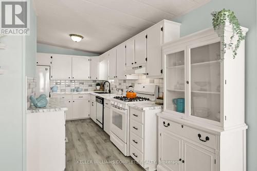379 - 3033 Townline Road, Fort Erie, ON - Indoor Photo Showing Kitchen