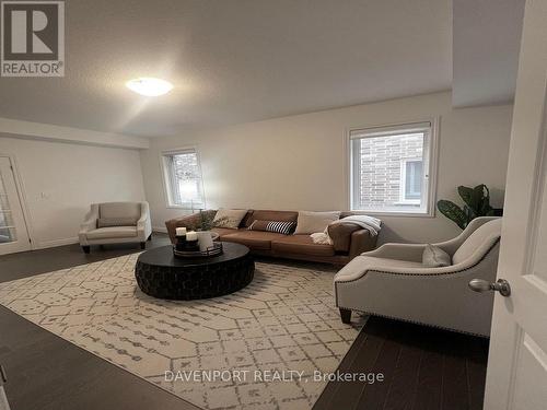 104 Freure Drive, Cambridge, ON - Indoor Photo Showing Living Room