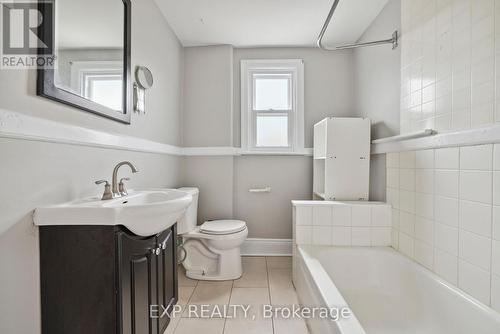 1180 Cannon Street E, Hamilton, ON - Indoor Photo Showing Bathroom
