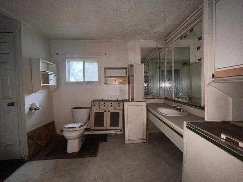Bathroom - 324 Rue Des Pins, Gatineau (Buckingham), QC - Indoor Photo Showing Bathroom