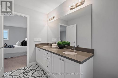 135 Rockledge Drive, Hamilton, ON - Indoor Photo Showing Bathroom