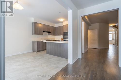 86 Holder Drive, Brantford, ON - Indoor Photo Showing Kitchen