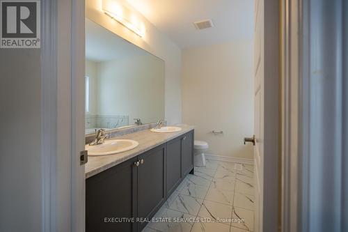 86 Holder Drive, Brantford, ON - Indoor Photo Showing Bathroom