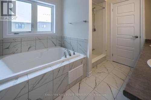 86 Holder Drive, Brantford, ON - Indoor Photo Showing Bathroom