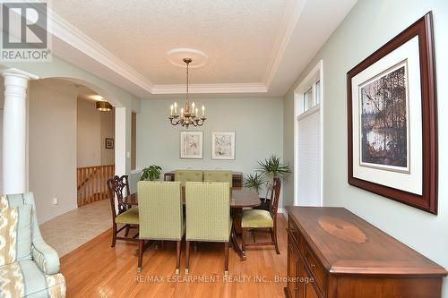 211 Valridge Drive, Hamilton, ON - Indoor Photo Showing Dining Room