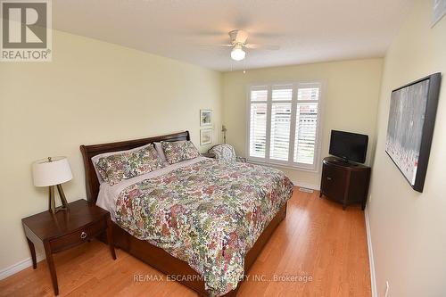 211 Valridge Drive, Hamilton, ON - Indoor Photo Showing Bedroom
