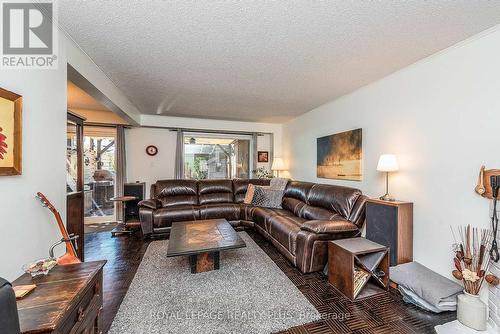3458 Woodhurst Crescent, Mississauga, ON - Indoor Photo Showing Living Room