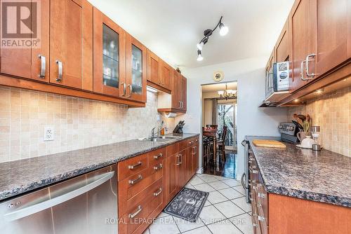 3458 Woodhurst Crescent, Mississauga, ON - Indoor Photo Showing Kitchen With Double Sink