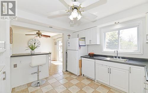 3116 Cambourne Crescent, Mississauga, ON - Indoor Photo Showing Kitchen