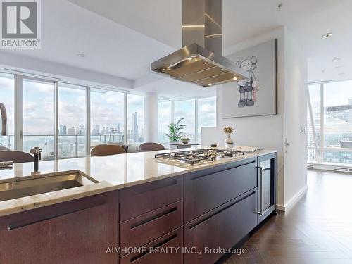 5004 - 180 University Avenue, Toronto, ON - Indoor Photo Showing Kitchen With Upgraded Kitchen