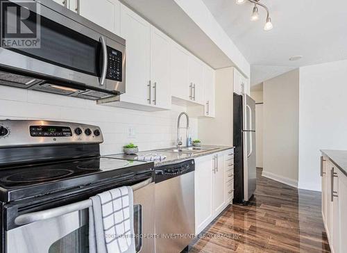 2111 - 2191 Yonge Street, Toronto, ON - Indoor Photo Showing Kitchen With Stainless Steel Kitchen With Upgraded Kitchen