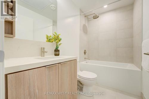 1507 - 2020 Bathurst Street, Toronto, ON - Indoor Photo Showing Bathroom