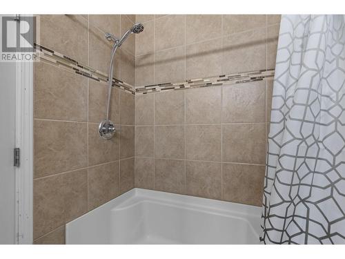 3702 22 Street, Vernon, BC - Indoor Photo Showing Bathroom