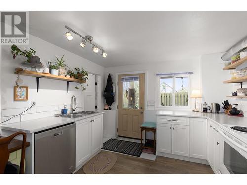 3702 22 Street, Vernon, BC - Indoor Photo Showing Kitchen With Double Sink