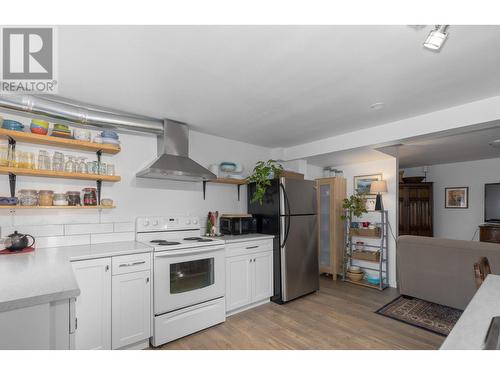 3702 22 Street, Vernon, BC - Indoor Photo Showing Kitchen