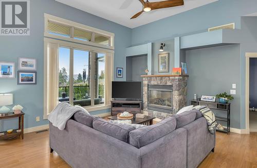 570 Gowen Place, Kelowna, BC - Indoor Photo Showing Living Room With Fireplace