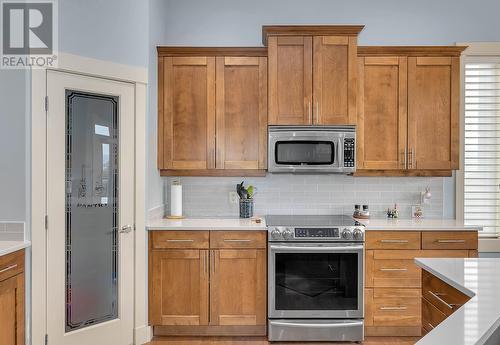 570 Gowen Place, Kelowna, BC - Indoor Photo Showing Kitchen