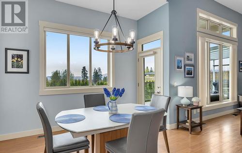 570 Gowen Place, Kelowna, BC - Indoor Photo Showing Dining Room