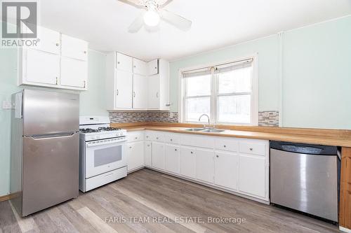 549 King Street, Midland, ON - Indoor Photo Showing Kitchen With Double Sink