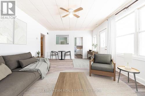 549 King Street, Midland, ON - Indoor Photo Showing Living Room