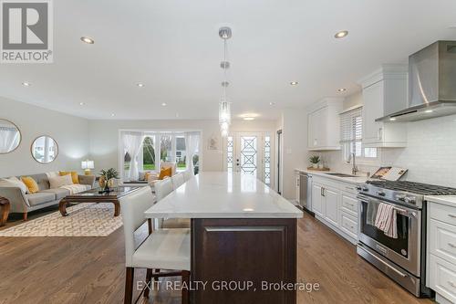 30 Pleasantview Avenue, Brampton, ON - Indoor Photo Showing Kitchen With Upgraded Kitchen