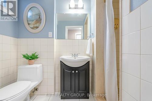 30 Pleasantview Avenue, Brampton, ON - Indoor Photo Showing Bathroom