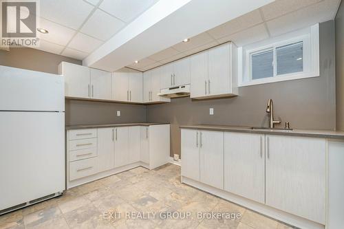 30 Pleasantview Avenue, Brampton, ON - Indoor Photo Showing Kitchen