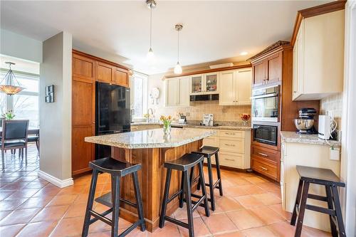 101 Hillcrest Avenue, Dundas, ON - Indoor Photo Showing Kitchen With Upgraded Kitchen