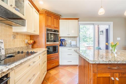 101 Hillcrest Avenue, Dundas, ON - Indoor Photo Showing Kitchen With Upgraded Kitchen