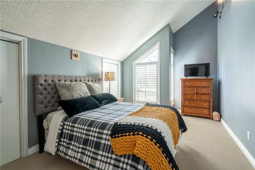 101 Hillcrest Avenue, Dundas, ON - Indoor Photo Showing Bedroom