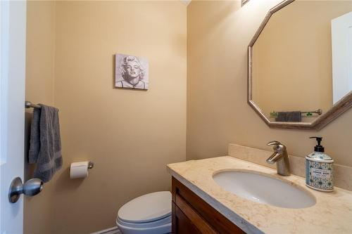 101 Hillcrest Avenue, Dundas, ON - Indoor Photo Showing Bathroom