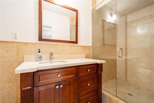 101 Hillcrest Avenue, Dundas, ON - Indoor Photo Showing Bathroom