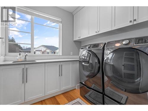 2033 Sunview Drive, West Kelowna, BC - Indoor Photo Showing Laundry Room