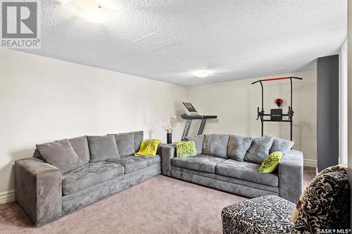123 Saguenay Drive, Saskatoon, SK - Indoor Photo Showing Living Room
