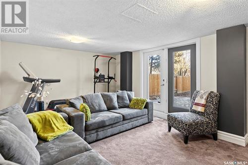 123 Saguenay Drive, Saskatoon, SK - Indoor Photo Showing Living Room