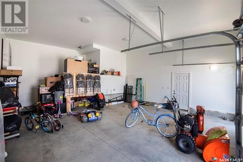 236 Woolf Place, Saskatoon, SK - Indoor Photo Showing Garage