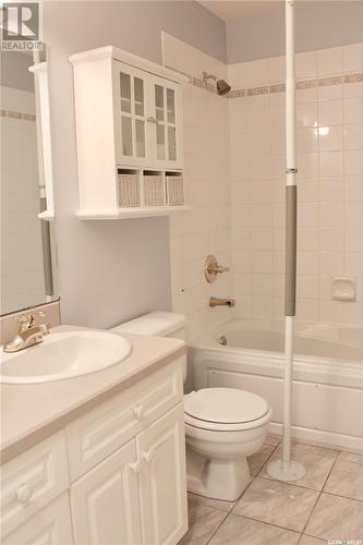 223 Brookmore Lane, Saskatoon, SK - Indoor Photo Showing Bathroom