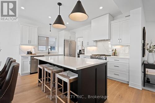 9001 Emily Boulevard, Niagara Falls, ON - Indoor Photo Showing Kitchen With Upgraded Kitchen
