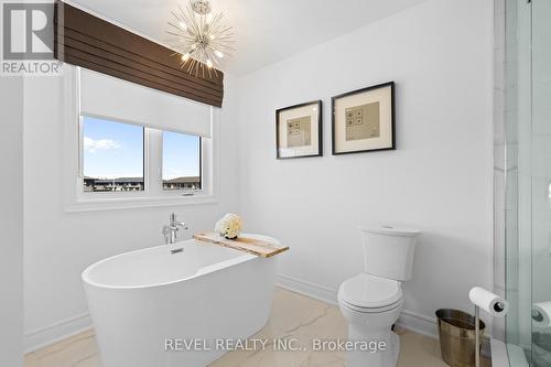 9001 Emily Boulevard, Niagara Falls, ON - Indoor Photo Showing Bathroom