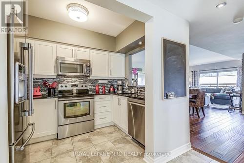 #302 A - 678 Line 2 Road Road, Niagara-On-The-Lake, ON - Indoor Photo Showing Kitchen