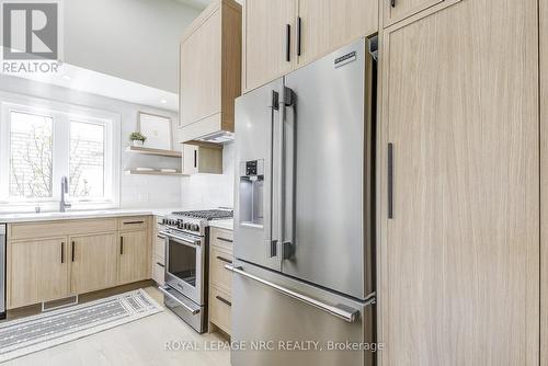 262 Riverview Boulevard, St. Catharines, ON - Indoor Photo Showing Kitchen With Upgraded Kitchen