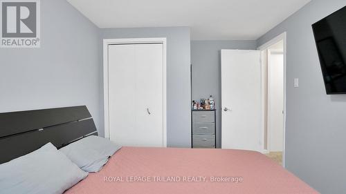 2 Glenroy Road, London, ON - Indoor Photo Showing Bedroom